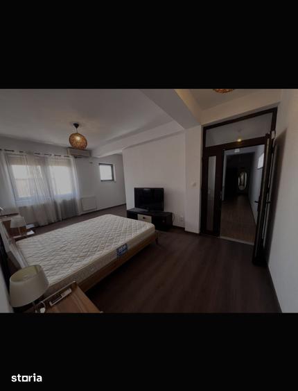 Casă cu 9 camere cu Teren 174 Mp în Colentina