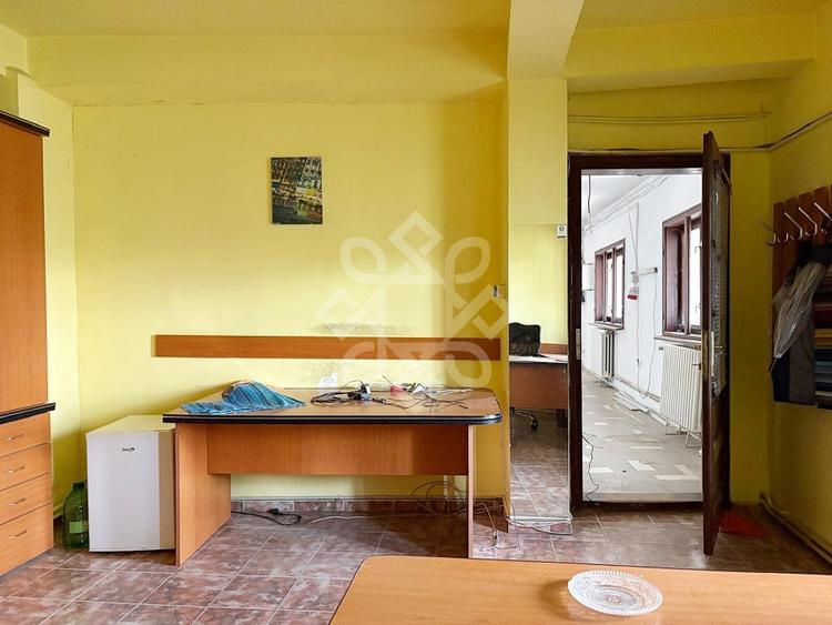 Casă individuală cu 5 camere semidecomandat cu Canalizare în Iosia