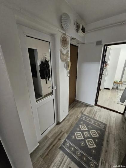 Apartament cu 3 camere decomandat, mobilat în Mircea cel Bătrân