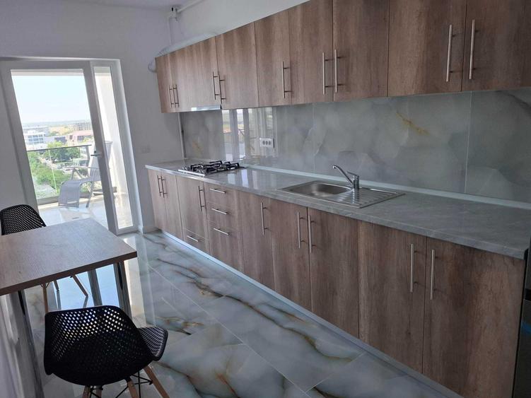 Apartament cu 2 camere decomandat în Runcu