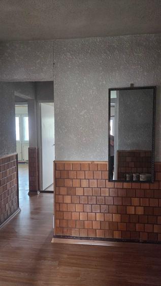 Apartament cu 3 camere decomandat în Sud