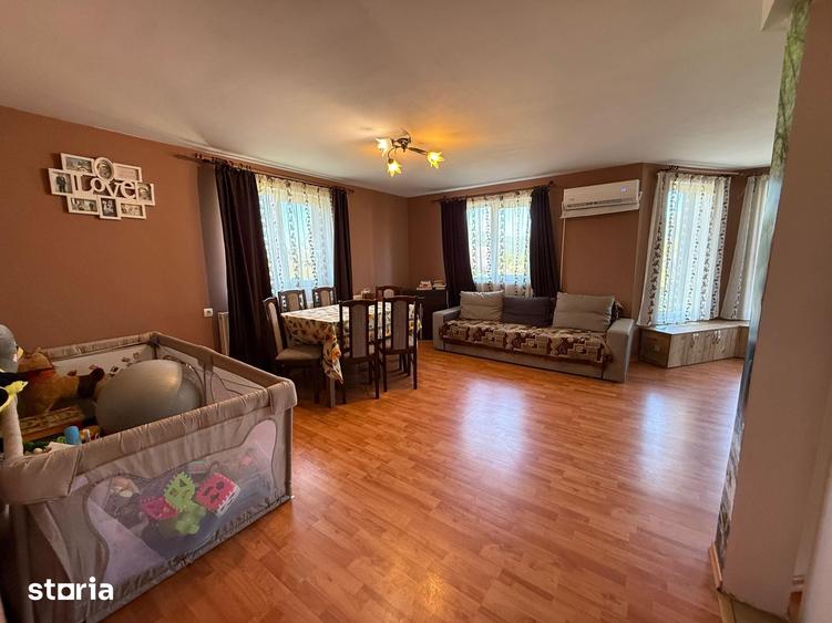 Casă cu 5 camere cu Teren 1300 Mp în Central