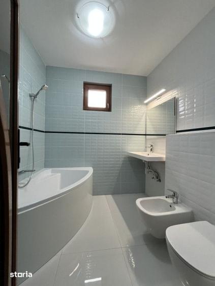 Apartament cu 3 camere decomandat în Delfinariu