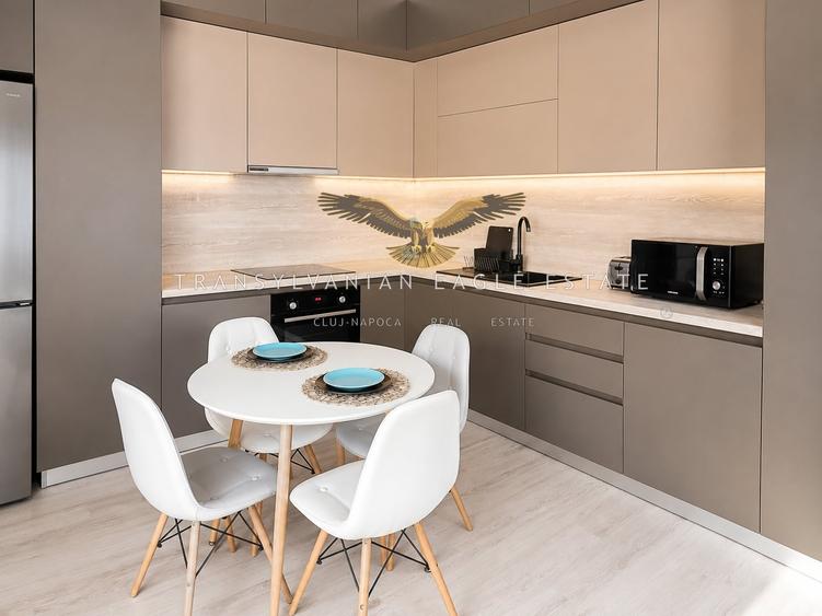 Apartament cu 3 camere semidecomandat, mobilat în Hașdeu