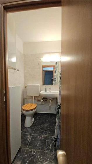 Apartament cu 3 camere decomandat, mobilat în Brâncoveanu