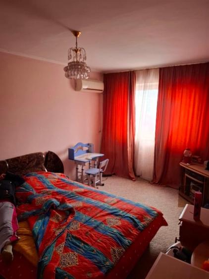 Apartament cu 4 camere semidecomandat, mobilat în Ostroveni