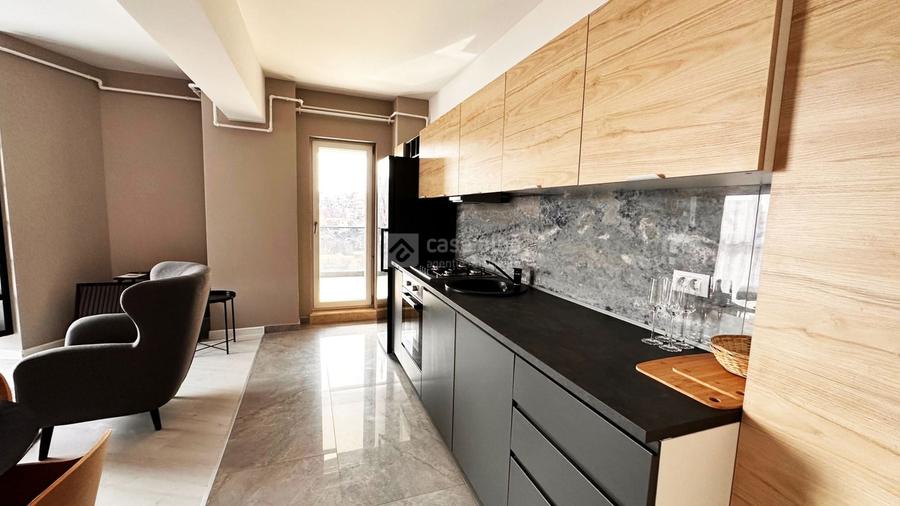 Apartament cu 4 camere decomandat, mobilat în Tătărași