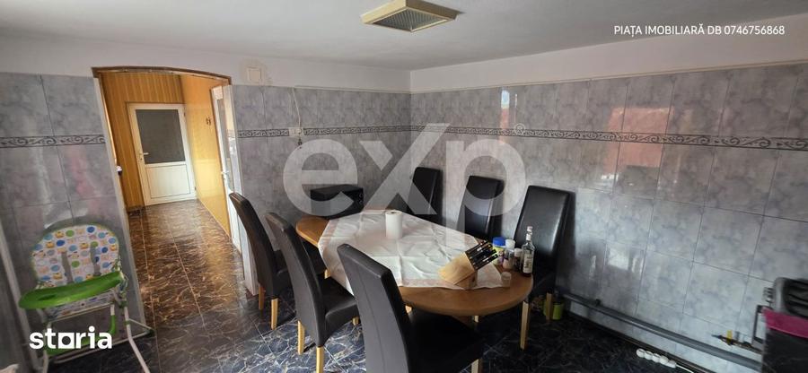 Casă cu 9 camere cu Canalizare în Ultracentral
