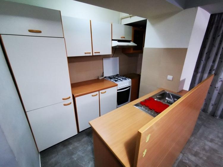 Apartament cu 2 camere semidecomandat în Podu Roș