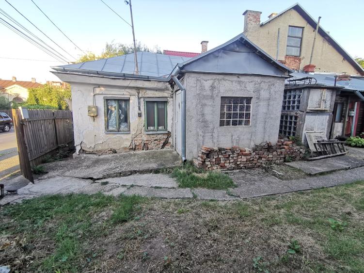 Casă cu 2 camere cu Teren 60 Mp în Central