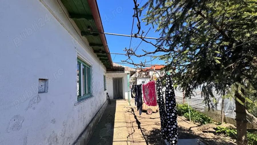 Casă cu 5 camere în Viile Noi