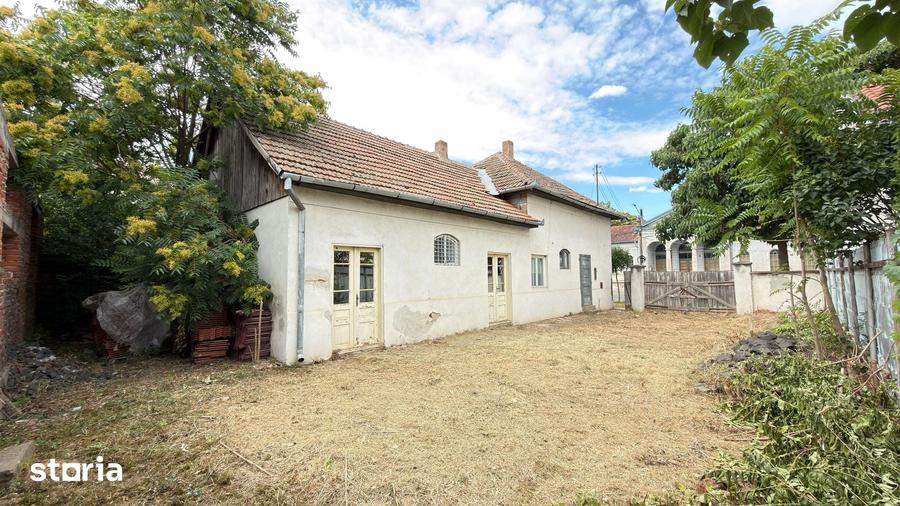 Casă cu 6 camere cu Teren 512 Mp în Central