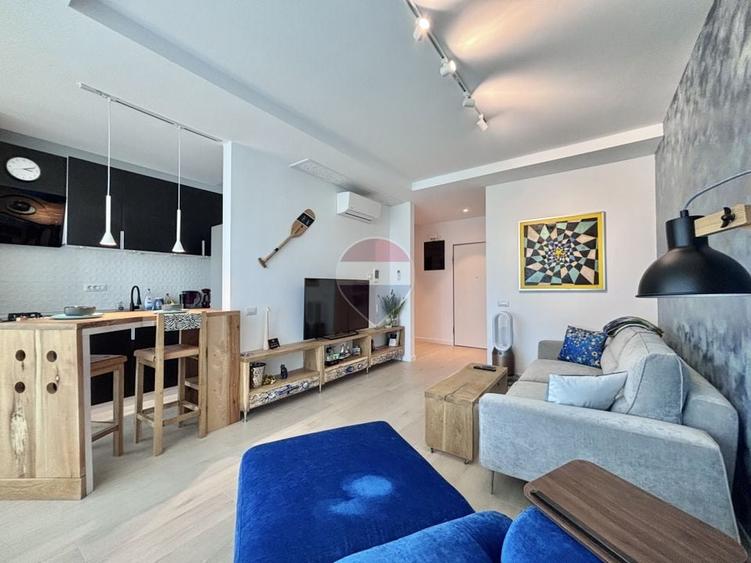 Apartament cu 2 camere semidecomandat, mobilat în Sud