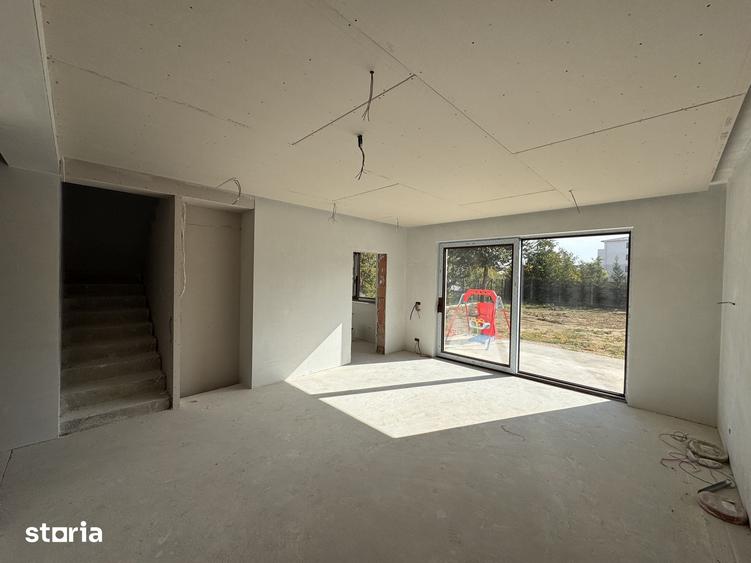 Casă cu 5 camere decomandat cu Teren 380 Mp în Giroc