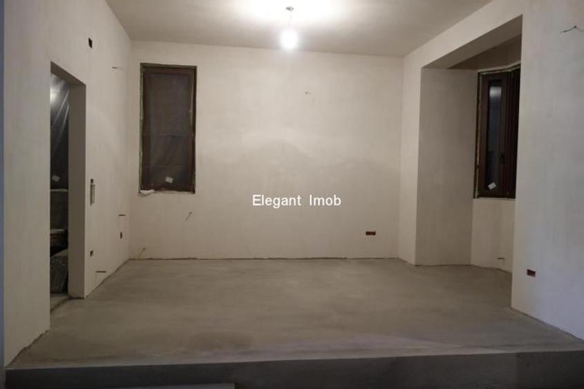 Casă cu 13 camere cu Teren 600 Mp în Corbeanca