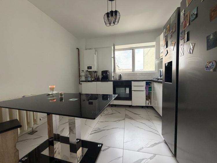 Apartament cu 2 camere decomandat, mobilat în Văcăresti