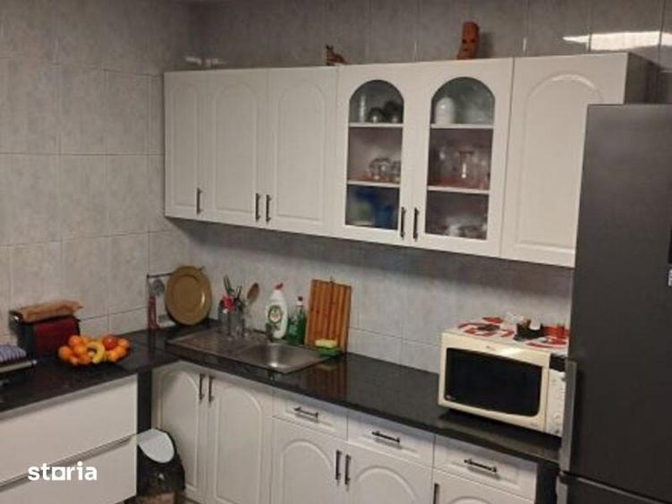 Casă cu 7 camere cu Teren 200 Mp în Vitan