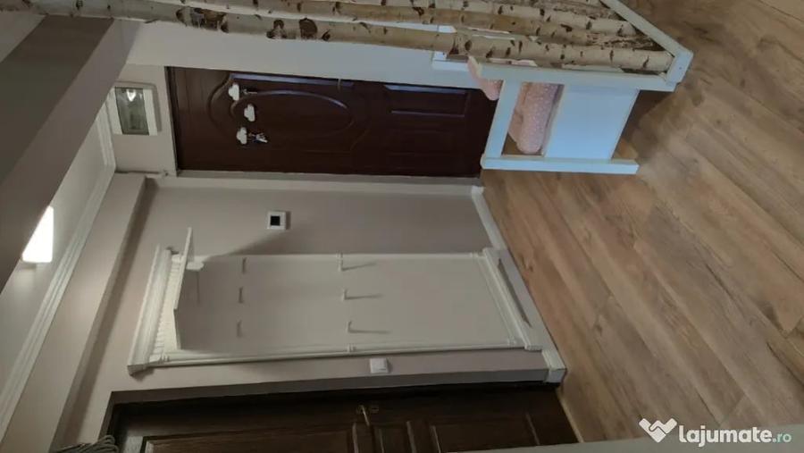 Apartament cu 3 camere decomandat în Ștrand