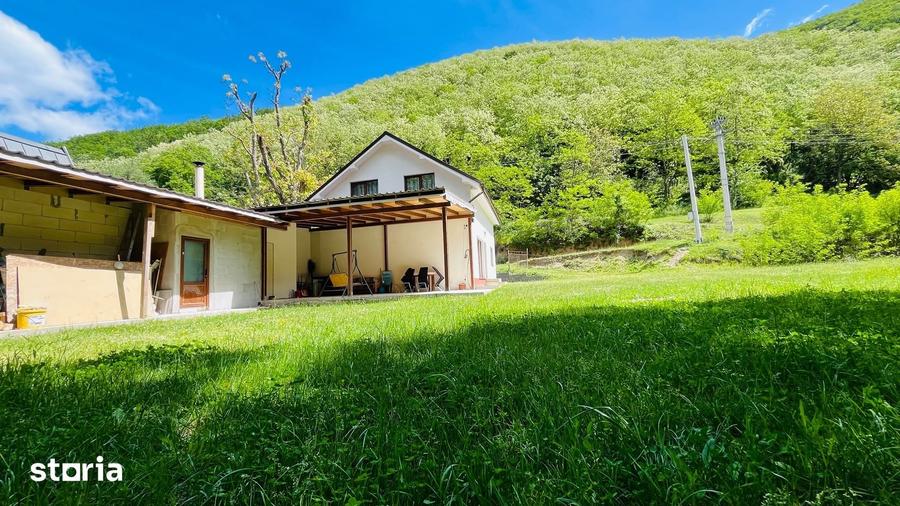 Casă cu 6 camere cu Teren 712 Mp în Central