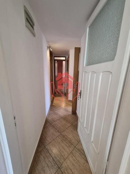 Apartament cu 4 camere semidecomandat, mobilat în P-ța Dorobanți