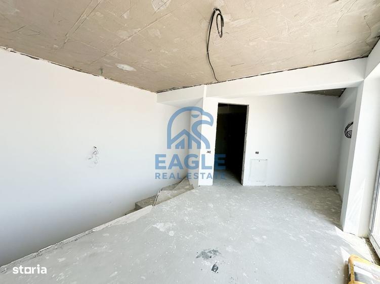 Casă cu 4 camere în Palazu Mare
