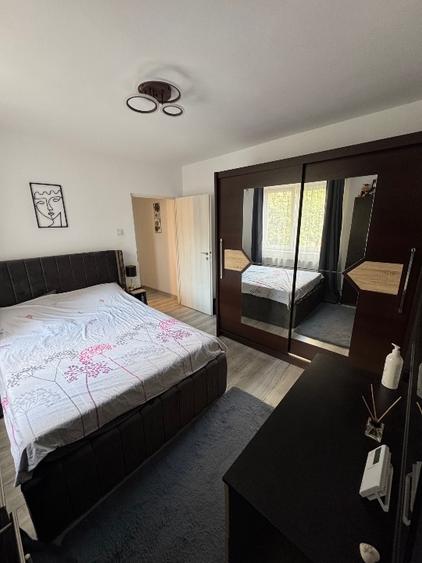 Apartament cu 2 camere semidecomandat, mobilat în Vlahuță