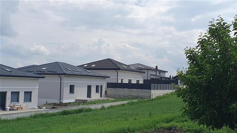 Casă individuală cu 7 camere cu Teren 450 Mp în Moara