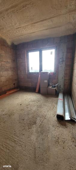 Casă cu 4 camere cu Teren 550 Mp în Lazuri