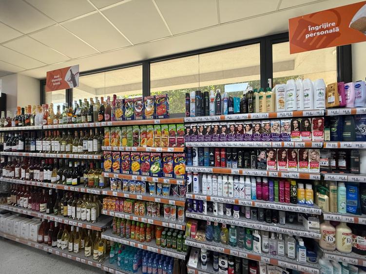 Spațiu comercial, de 204.30000305176 mp, în Far