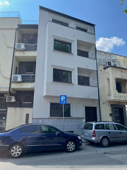 Apartament cu 3 camere semidecomandat în Dacia