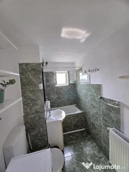 Apartament cu 3 camere decomandat în Micro 5