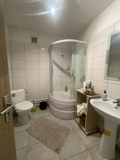 Casă individuală cu 6 camere cu Canalizare în Central