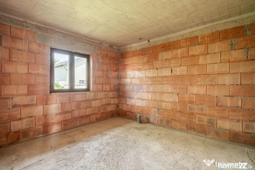 Casă cu 5 camere cu Teren 300 Mp în Fântânele