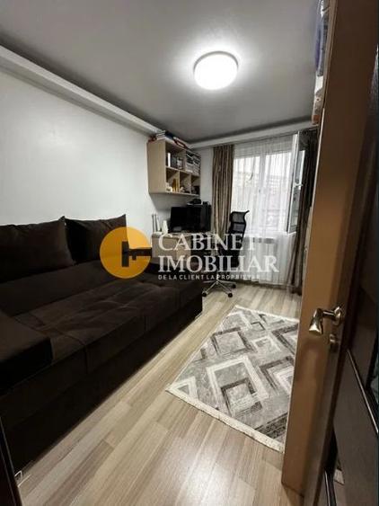 Apartament cu 3 camere semidecomandat, mobilat în Alexandru cel Bun