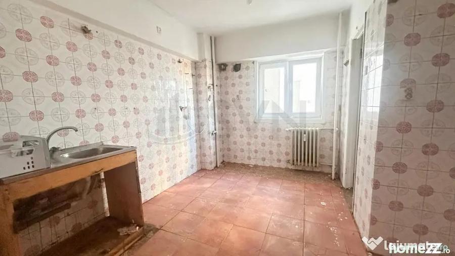 Apartament cu 4 camere decomandat în P-ța Romană
