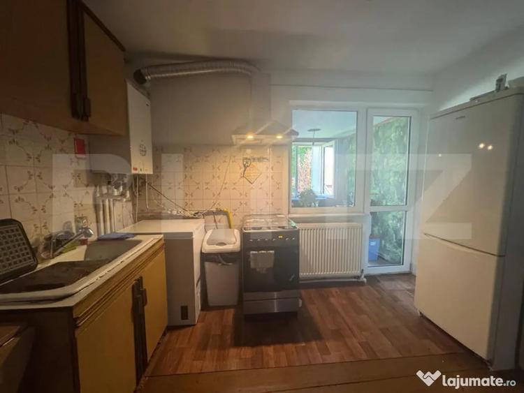 Casă cu 7 camere cu Teren 600 Mp în Central
