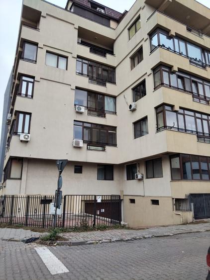 Apartament cu 4 camere decomandat în Domenii