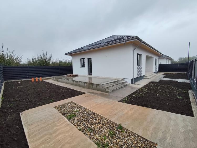 Casă individuală cu 4 camere cu Teren 350 Mp în Joița