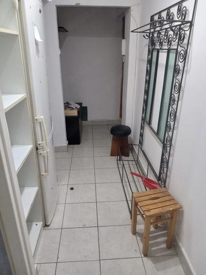 Apartament cu 2 camere semidecomandat în Dâmbovița
