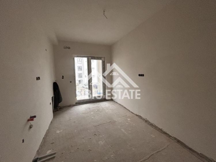 Apartament cu 3 camere decomandat în Șelimbăr — fotografia 3