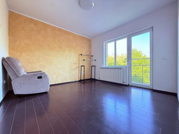 Apartament cu 4 camere semidecomandat, mobilat în Central