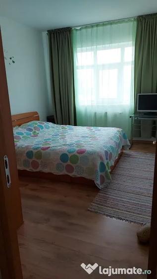 Apartament cu 2 camere semidecomandat în 1 Decembrie