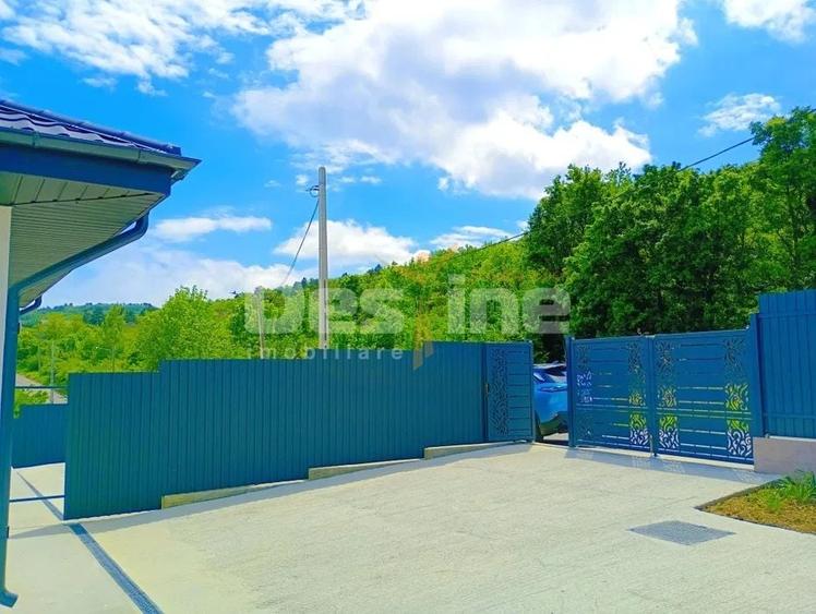 Duplex cu 8 camere cu Canalizare în Tomești