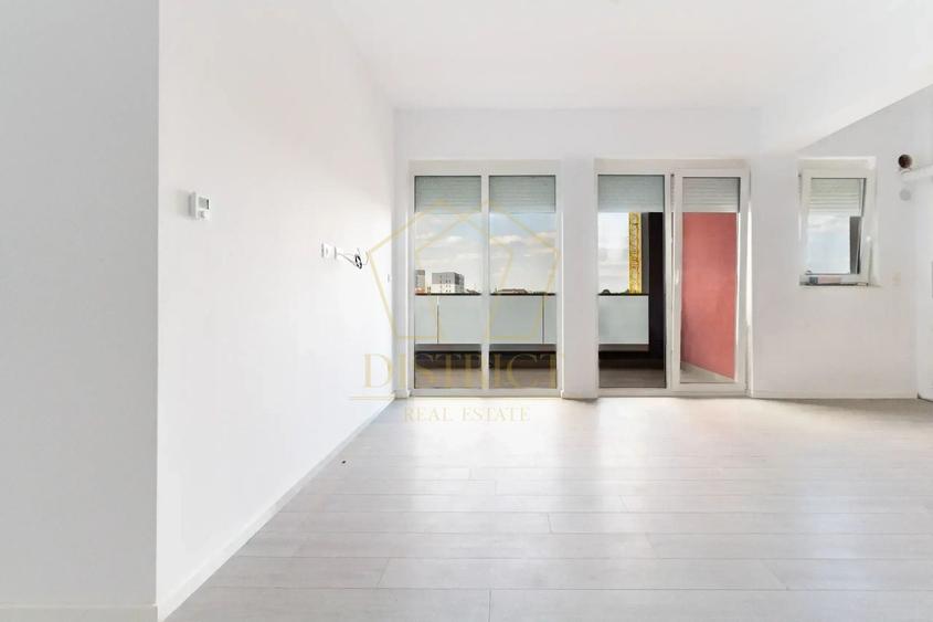 Apartament cu 3 camere semidecomandat în Aradului