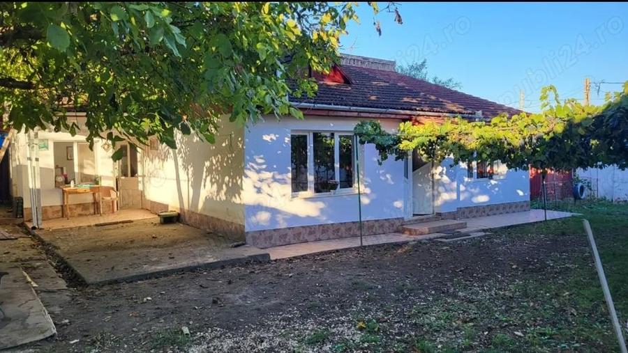 Casă cu 3 camere cu Teren 1000 Mp în Central