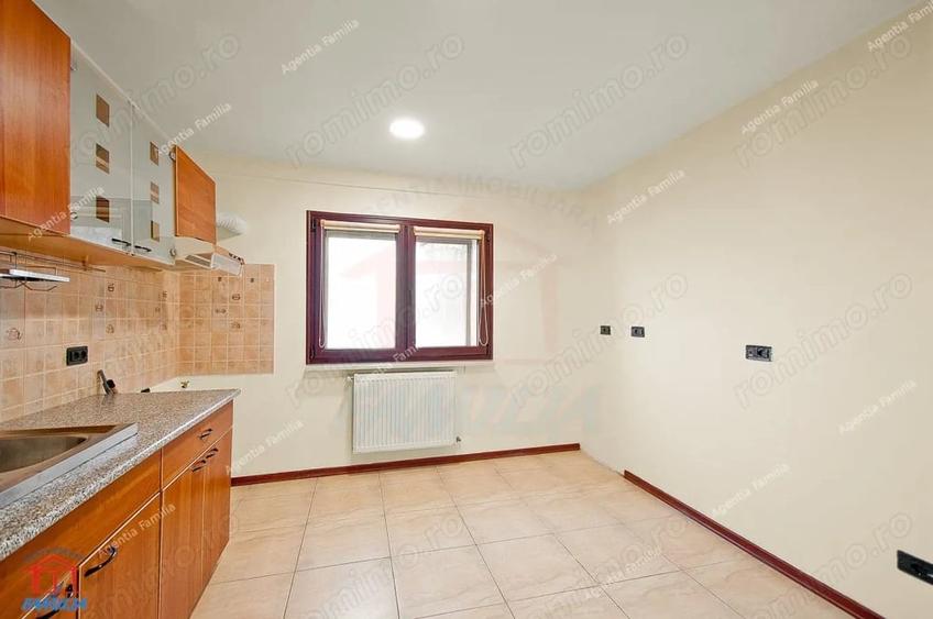 Apartament cu 3 camere decomandat în Micro 21
