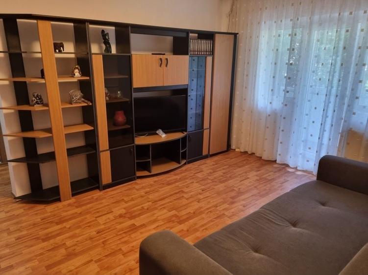 Apartament cu 2 camere decomandat în Olteniței