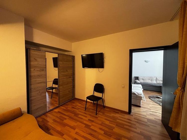 Apartament cu 3 camere decomandat, mobilat în Central