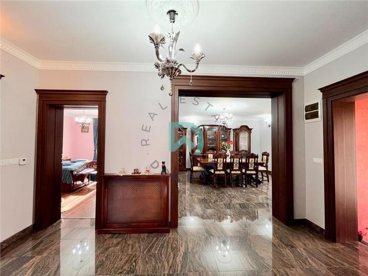 Casă individuală cu 7 camere cu Canalizare în Lupeni