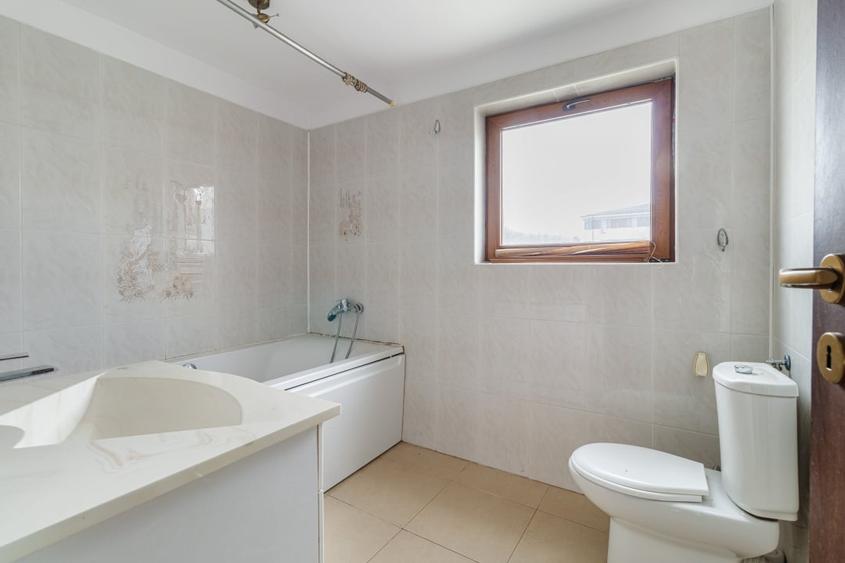 Casă individuală cu 4 camere cu Canalizare în Chiajna